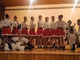 Неговање народне традиције