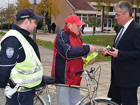 СТЕПАНОВИЋ: Све више бициклиста користи флуоресцентне прслуке