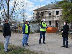 Школа у Карловчићу до јесени спремна да дочека ученике