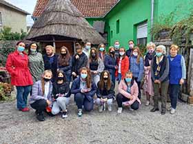 Шарене и креативне заштитне маске пећиначких ђака