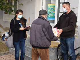 Пакети помоћи за 19 породица