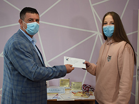 (Видео) Новчане награде за ђаке генерације и вуковце