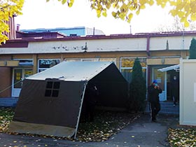 Постављен шатор испред пећиначке ковид амбуланте