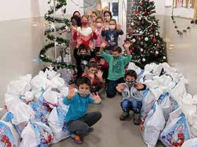 Општина и ове године обрадовала малишане пакетићима