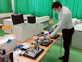 Нови симулатори за мехатроничаре стигли из донација