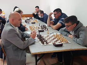 Половичан успех пећиначких шахиста