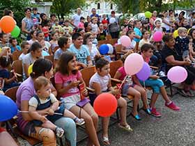 Представе у 12 насеља погледало око 730 малишана