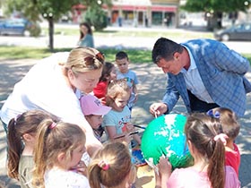 Најмлађи еколошким порукама започели Дане општине Пећинци