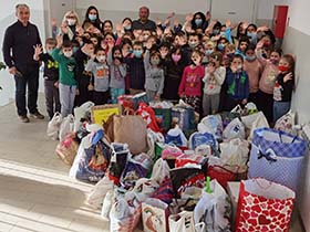 Слатки караван кренуо из Пећинаца за малишане са КиМ