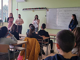 Руке служе да пруже помоћ 