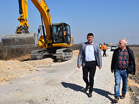 Почела реконструкција најлошије деонице пута у општини Пећинци