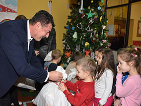 Ђокић: Трудимо се да свако дете осети радост празника