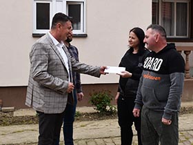 Поклон вредан 50 хиљада динара за младе брачне парове