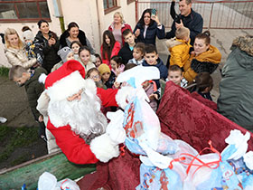 Мали Шимановчани дочекали Деда Мраза