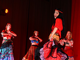 „Девојка из черге“ очарала пећиначку публику