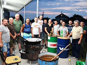 Брестачки ловци кували за Мину