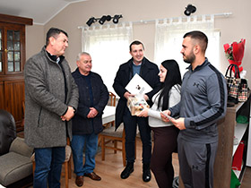 За сваки нови брачни пар у општини Пећинци 50.000 динара