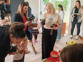 Пун вртић дечјих поклона