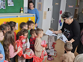 Удружење Социо-екологично обрадовало децу Деча поводом Светог Саве