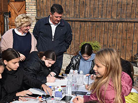 Линије и перје (Видео)