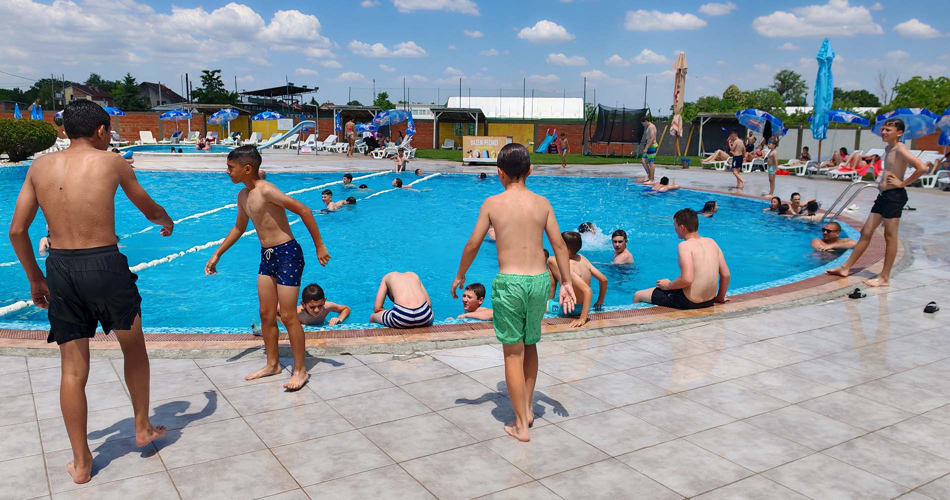 Počela kupališna sezona na pećinačkim bazenima (Video)