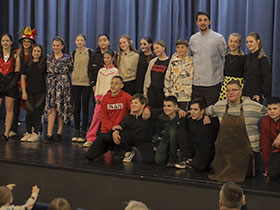 Река избора премијерно изведена у митровачком позоришту