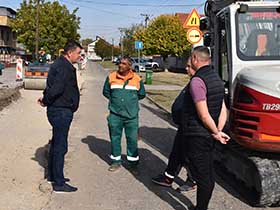 У току реконструкција споредних улица у општини Пећинци (Видео)