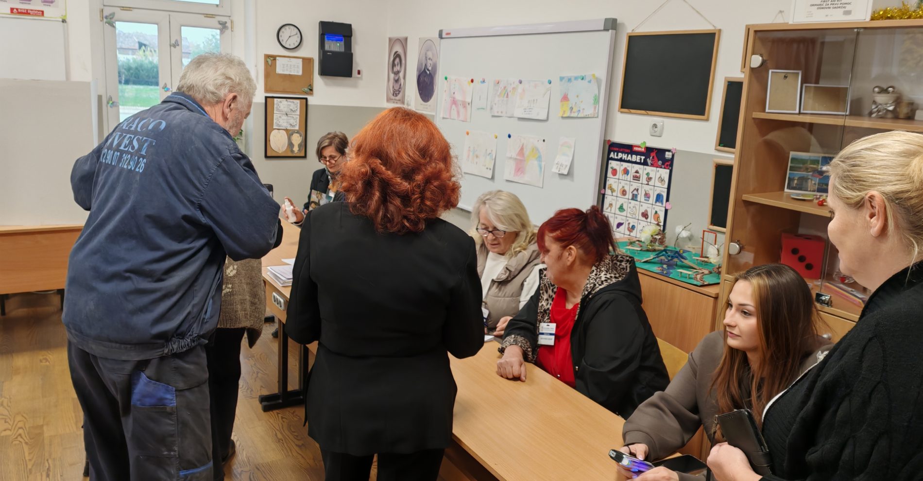 Sva biračka mesta u opštini Pećinci otvorena na vreme