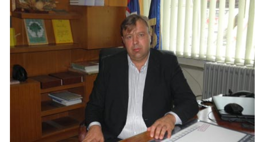 Četitka predsednika opštine Pećinci, Save Čojčića, fudbalerima FK "Donji Srem", na maestralnoj pobedi (2:1) protiv FK "Partizan"