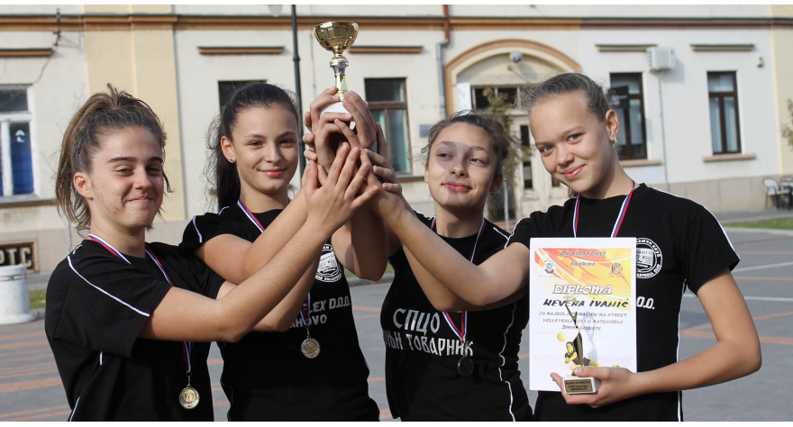 Пећиначке одбојкашице златне у Србобрану