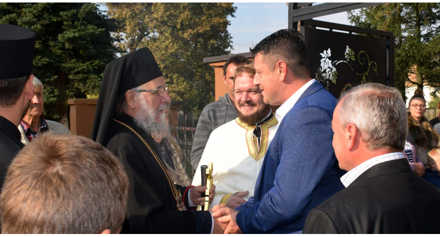 Обнављајући храмове обнављамо и себе