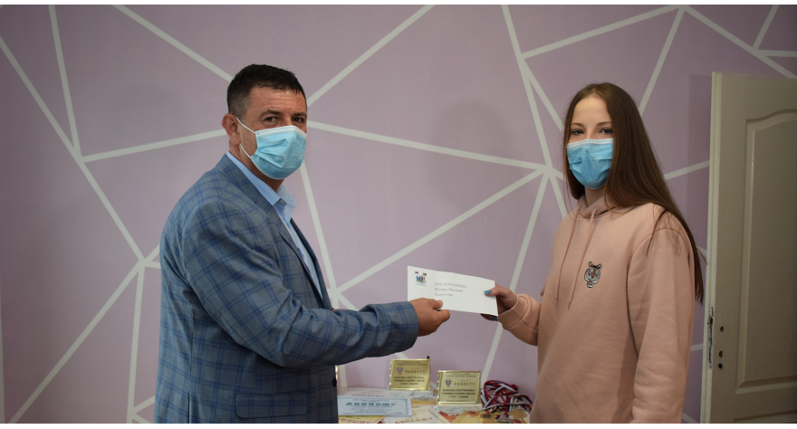 (Видео) Новчане награде за ђаке генерације и вуковце