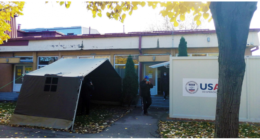 Постављен шатор испред пећиначке ковид амбуланте