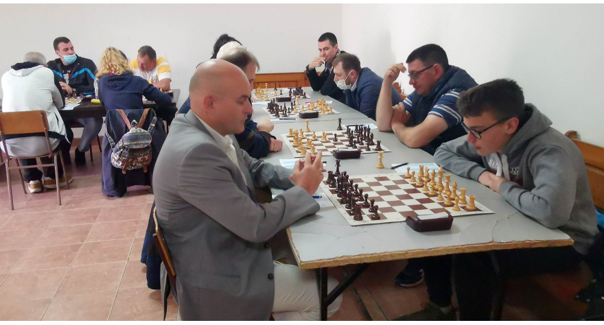 Половичан успех пећиначких шахиста