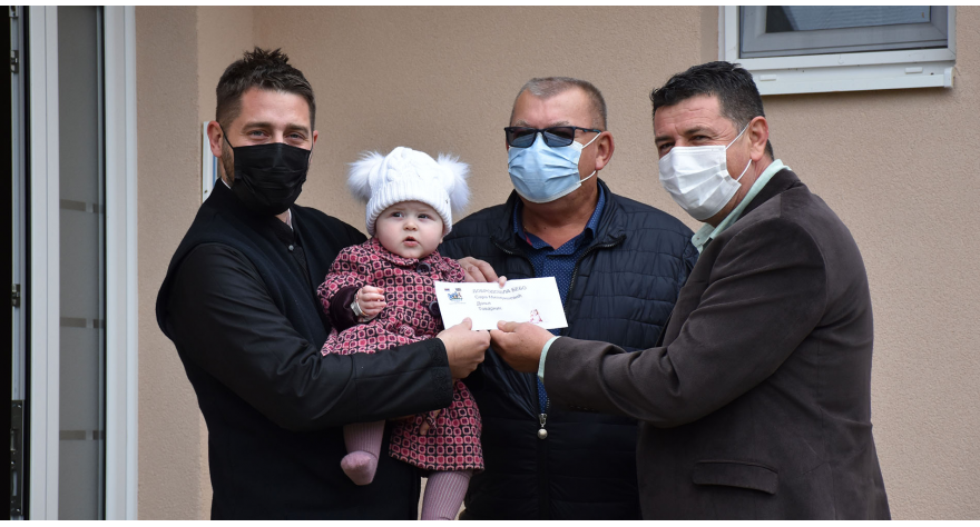 По 40.000 за 54 породице са бебама