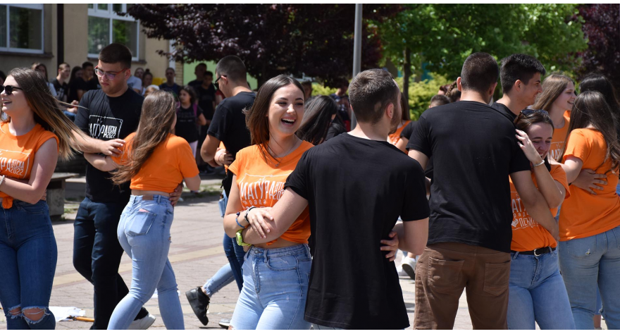 Штраус и коло на пећиначком шеталишту