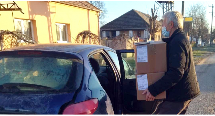 Месна заједница Огар донирала зимску одећу и обућу