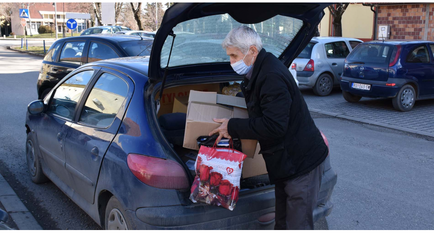 У Црвени крст пристигле нове количине коришћене гардеробе