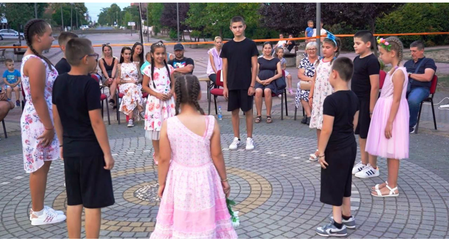 Малени глумци причали бајке заједно са публиком