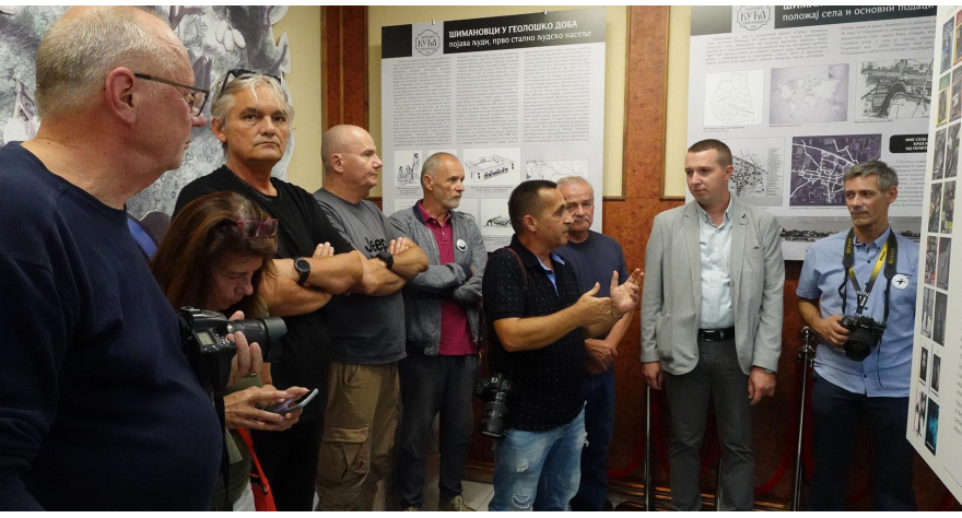 Отворена изложба у Завичајној кући у Шимановцима