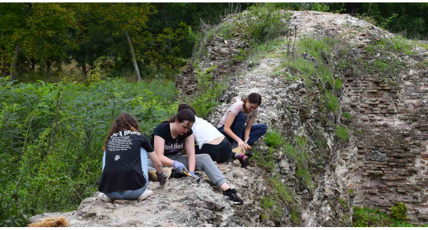 Ове године два археолошка кампа у Купинову