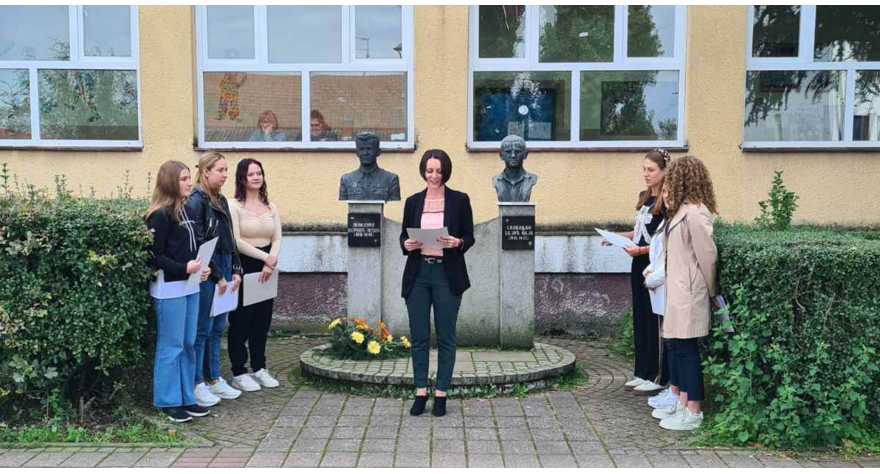 Средњошколци обележили Дан школе