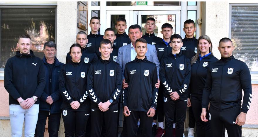 Пећиначки основци у 8 најбољих екипа у Србији