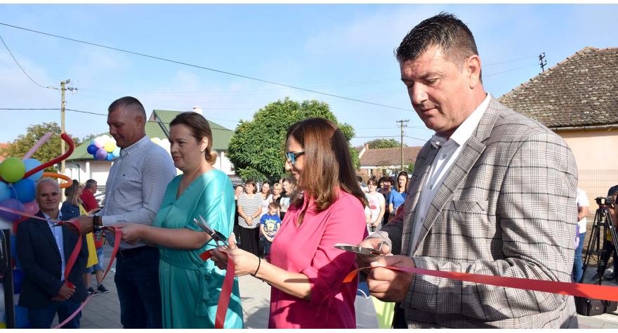 У нову школу са бесплатним уџбеницима и поклон пакетима