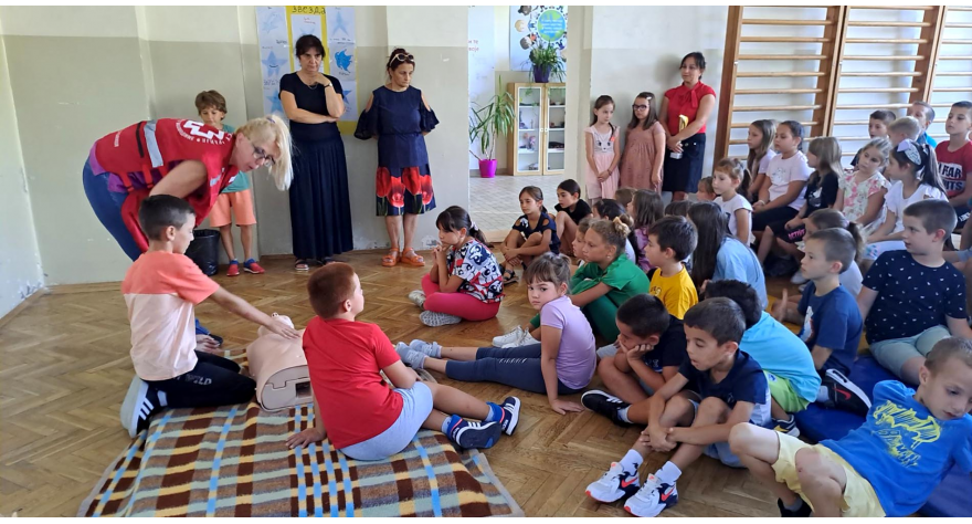 Црвени крст Пећинци едукацијом обележио Светски дан прве помоћи