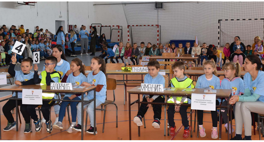 Пећиначки малишани први пут на Пажљивковој смотри