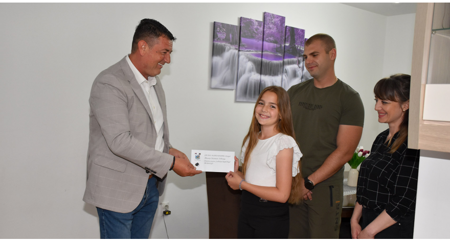 Новчана подршка за мале матуранте (Видео)