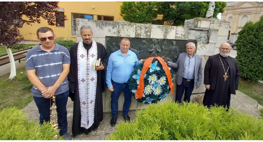 Положени венци на спомен обележја у Сремским Михаљевцима