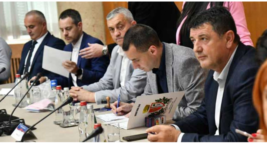 Општини Пећинци 7 милиона за куповину минибуса