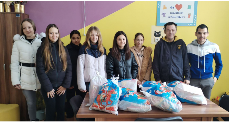 Мали Товарничани сами припремили пакетиће за Дневни боравак